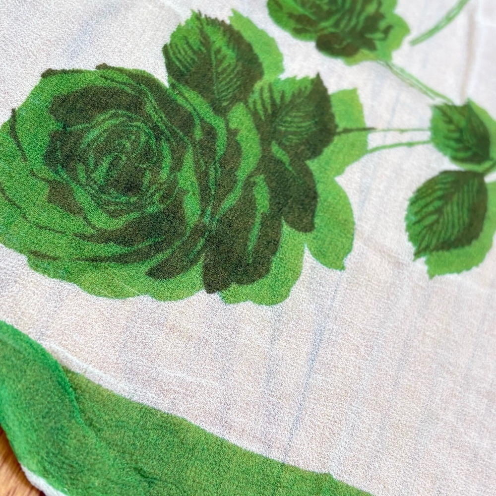Vintage semi sheer, silky, crêpe, precious floral green rose printed scarf - Picture 4 of 14
